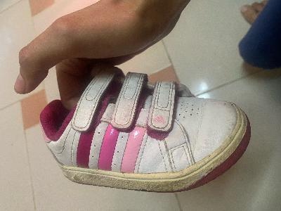 Adidas أحذية رياضية بنات