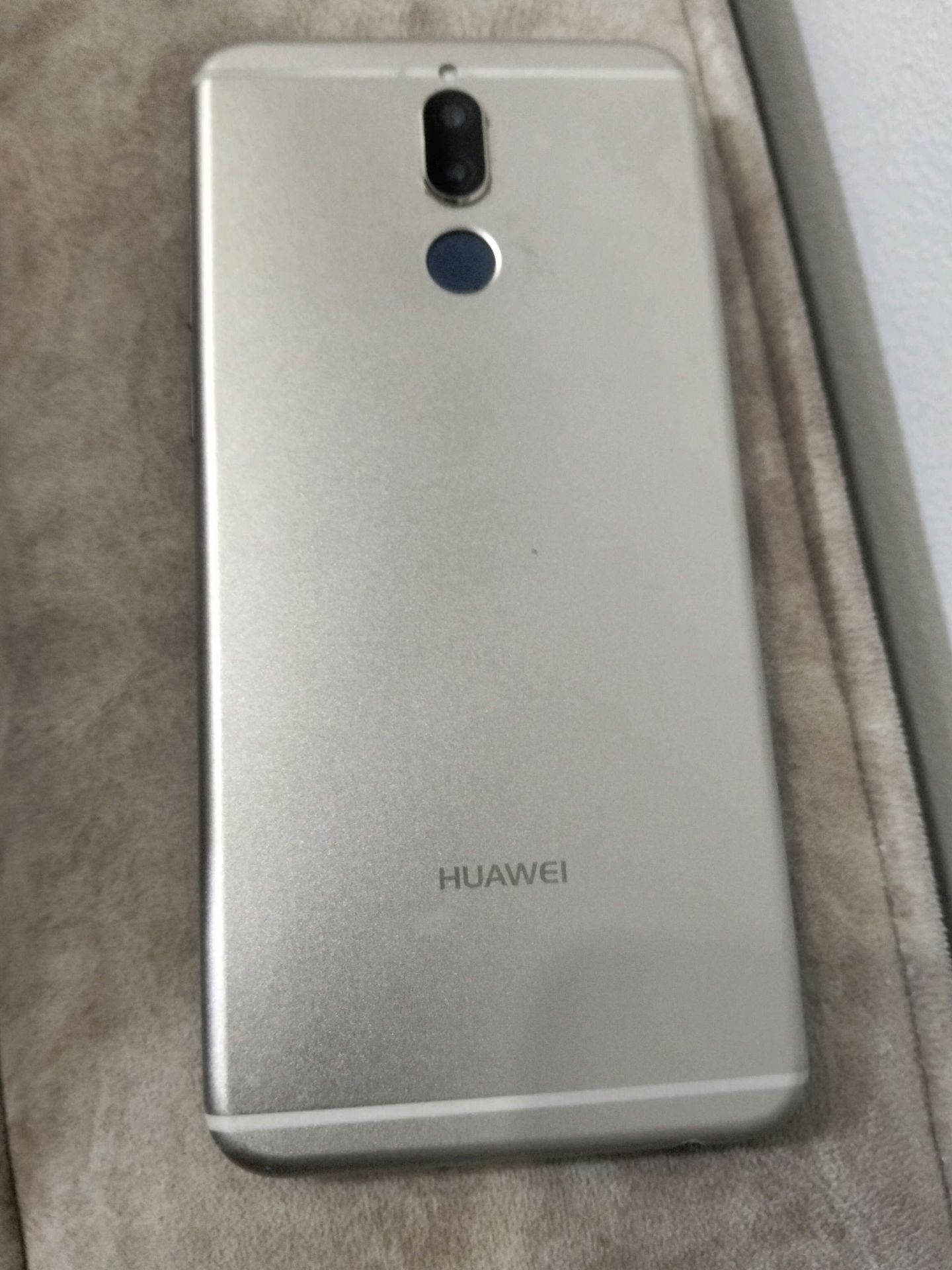 Huawei محتاج شاشه