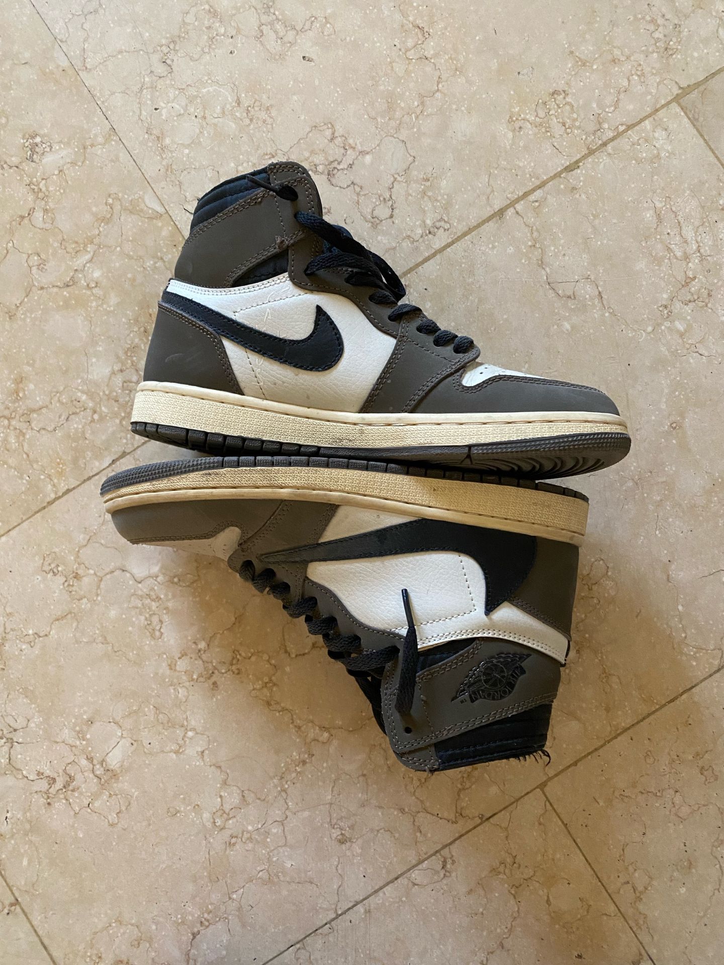Jordan 1 High Travis Scott