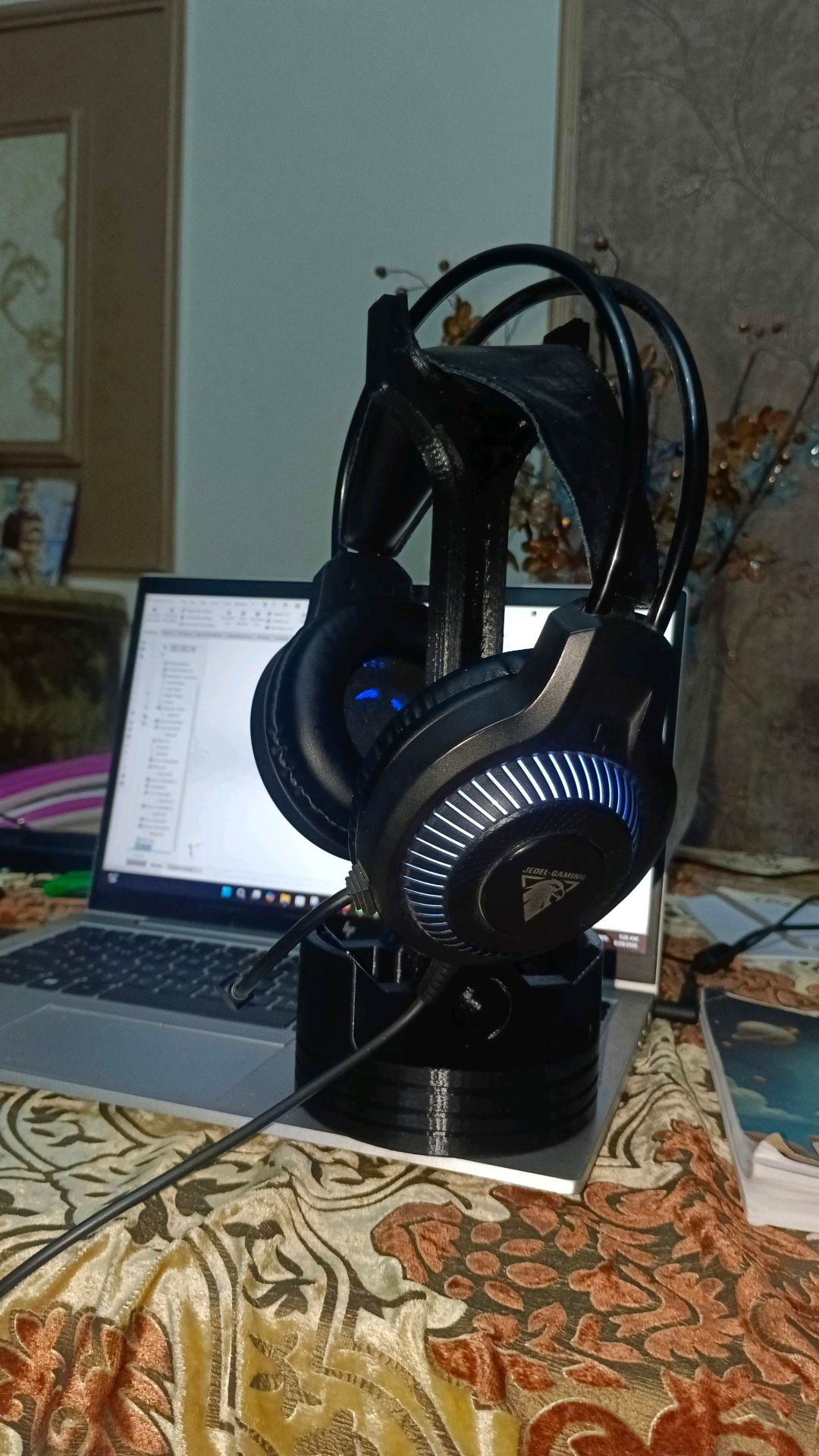 Piston Headphone Stand