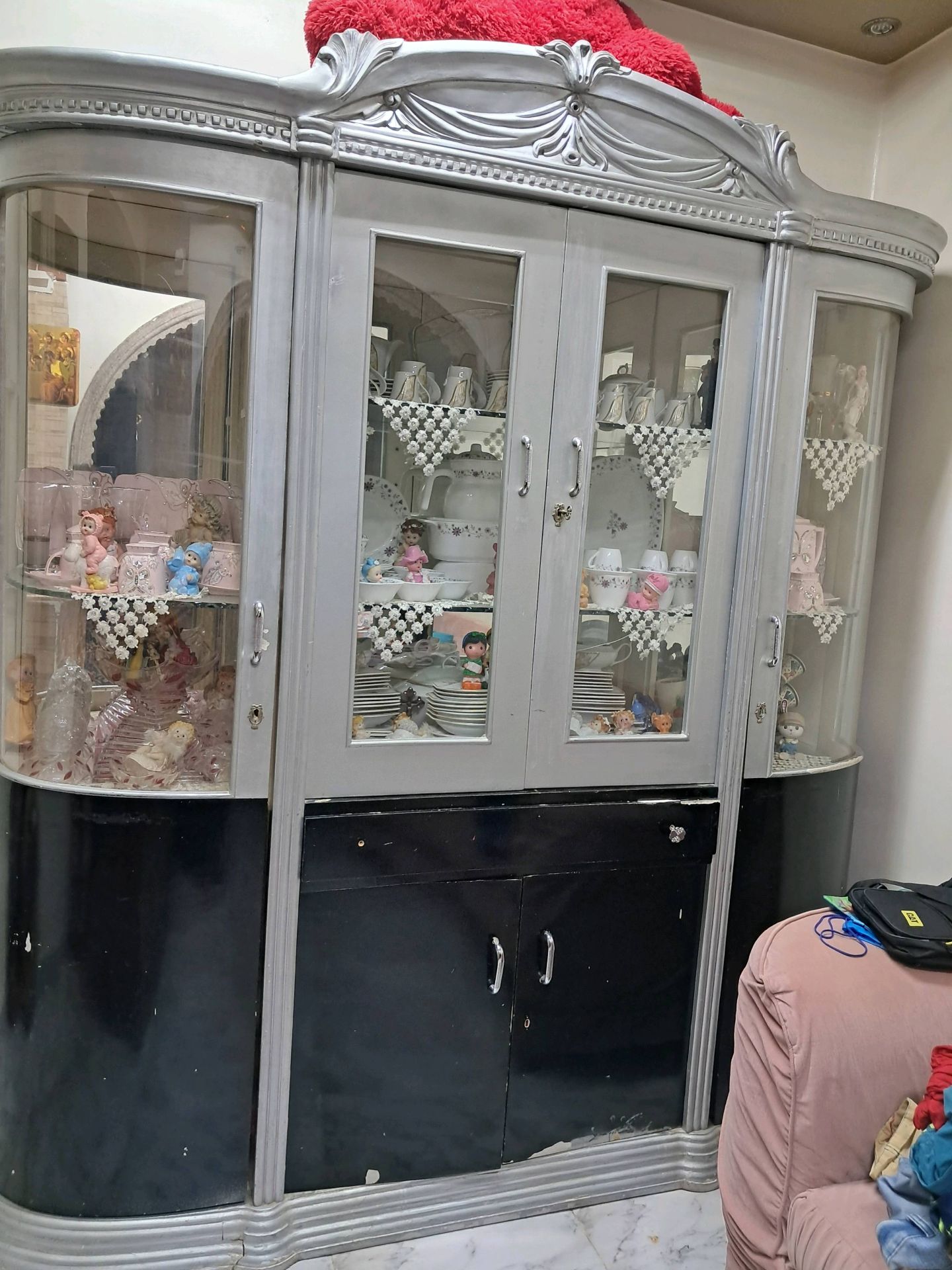 خزانة عرض زجاجية فضية