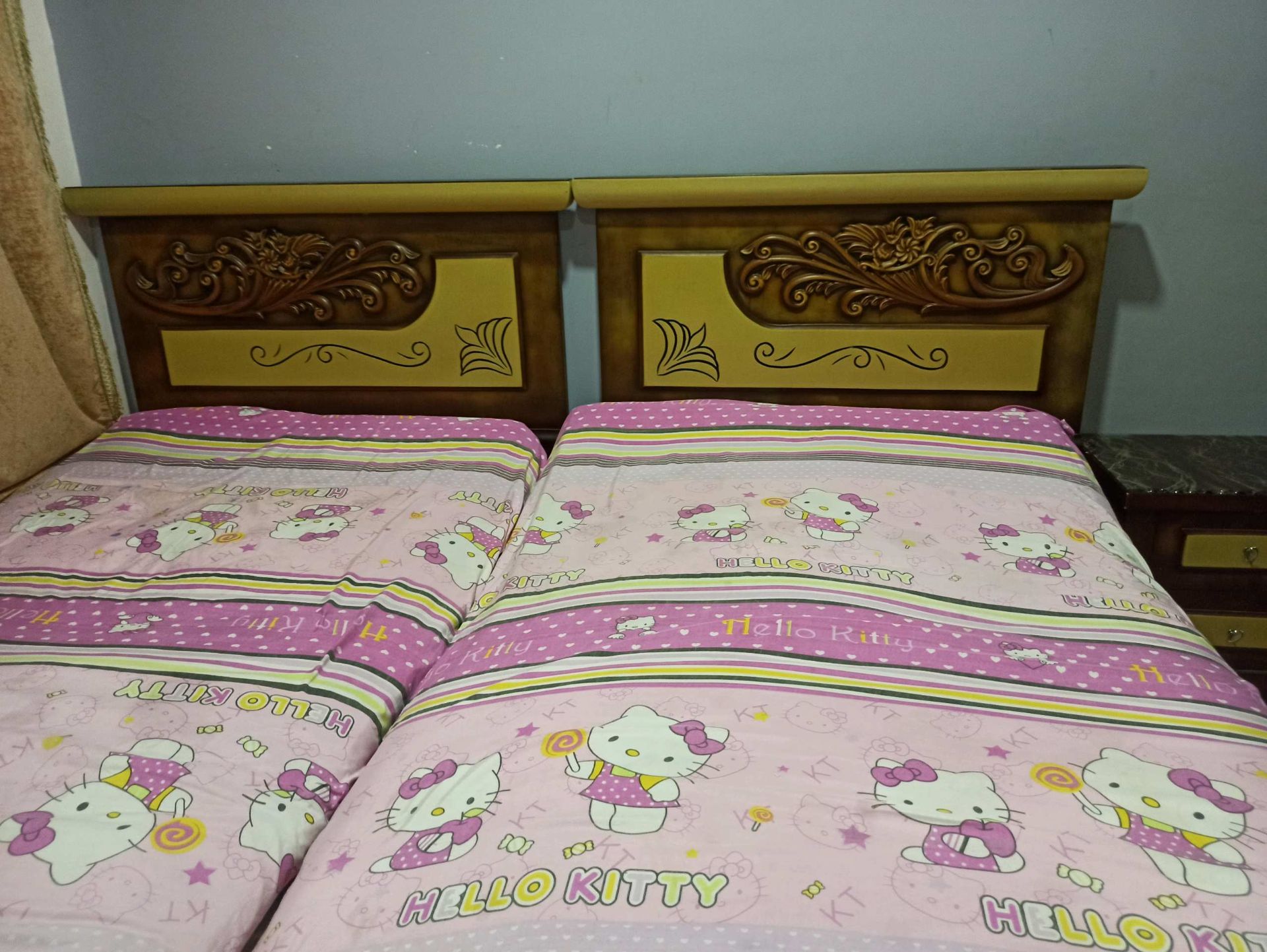 Hello Kitty سرير أطفال