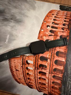 apple smartwatch black leather