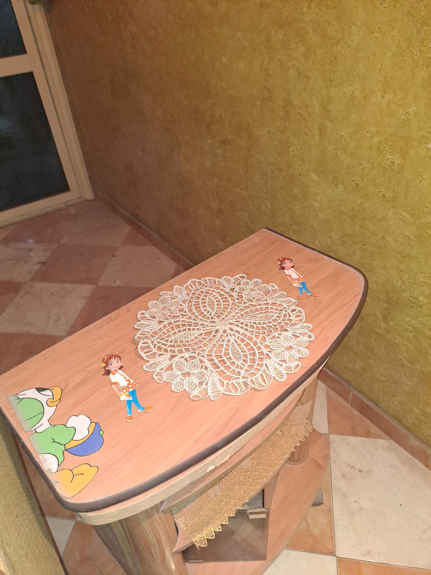 ترابيزه التلفزيون