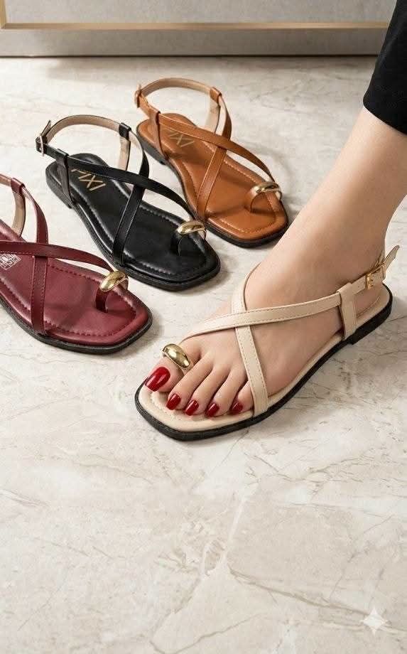نعال نسائية بتصميم متقاطع