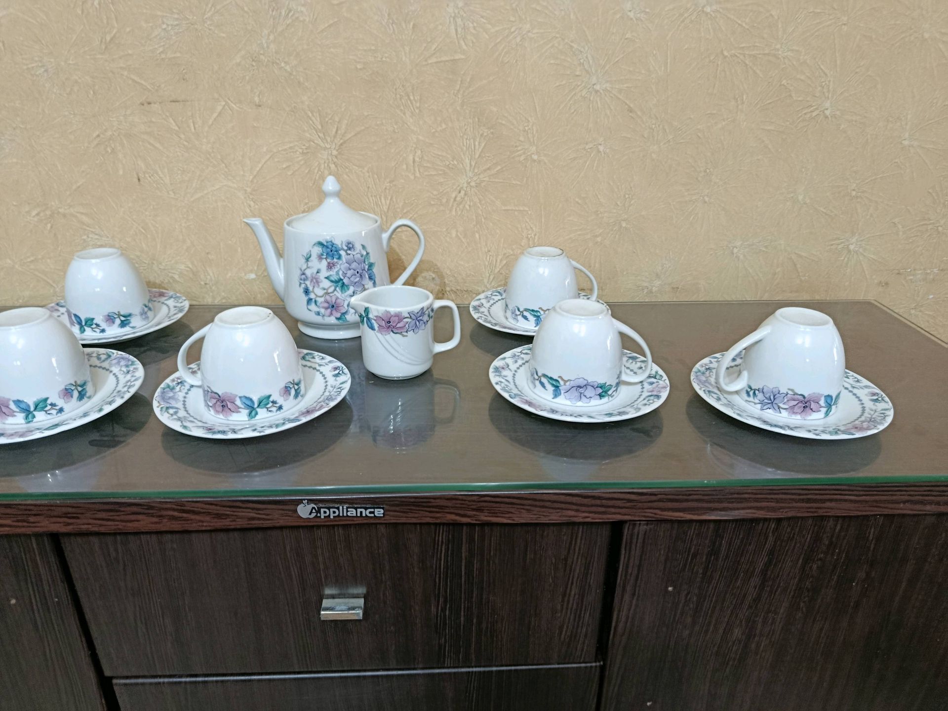 Porcelain Tea Set Hotesse