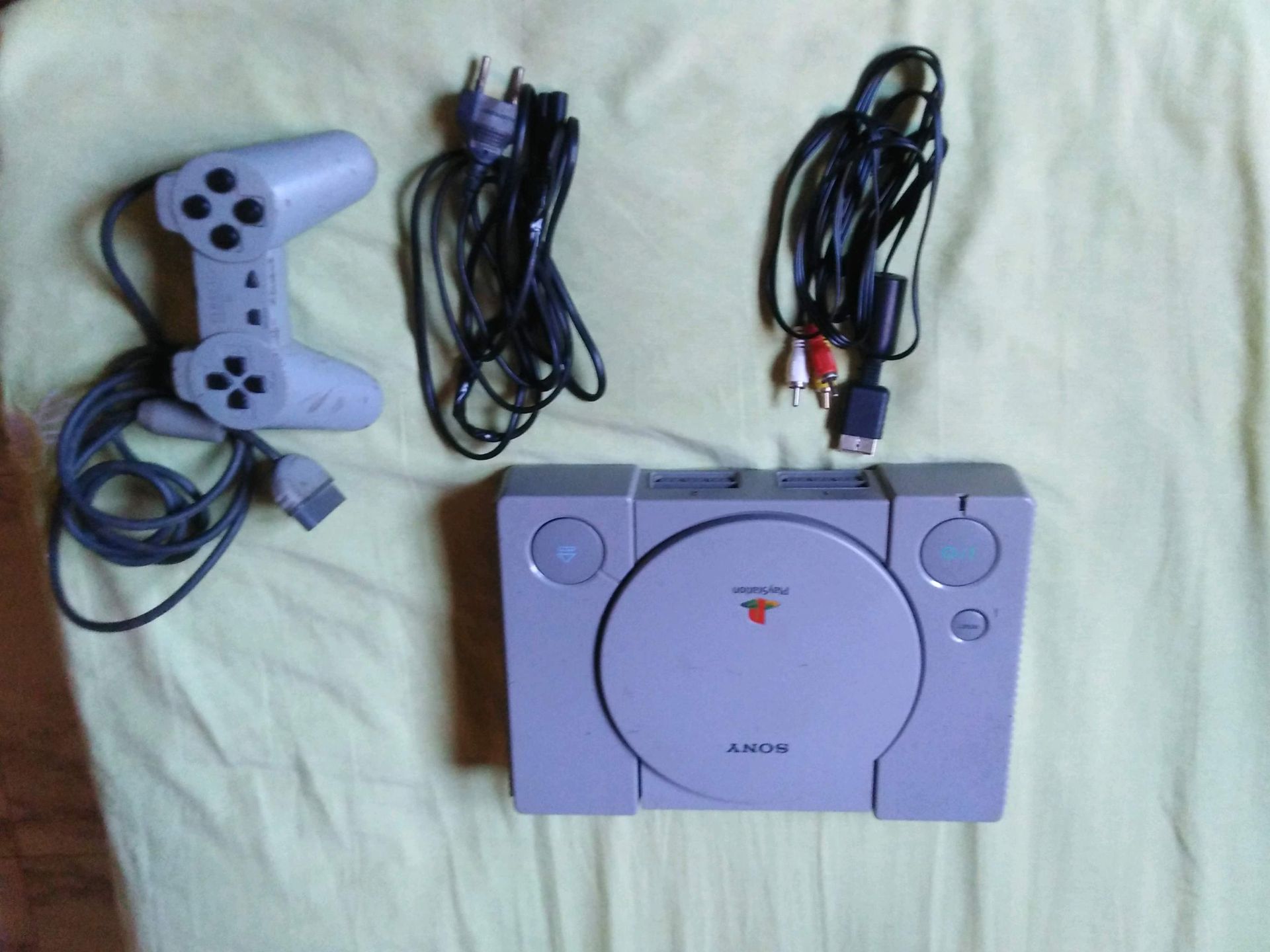 جهاز ألعاب PlayStation 1 مع أكسسوارات