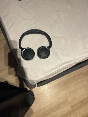Black Wireless Headphones