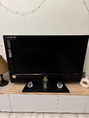 Goldi flat-screen 32’ TV