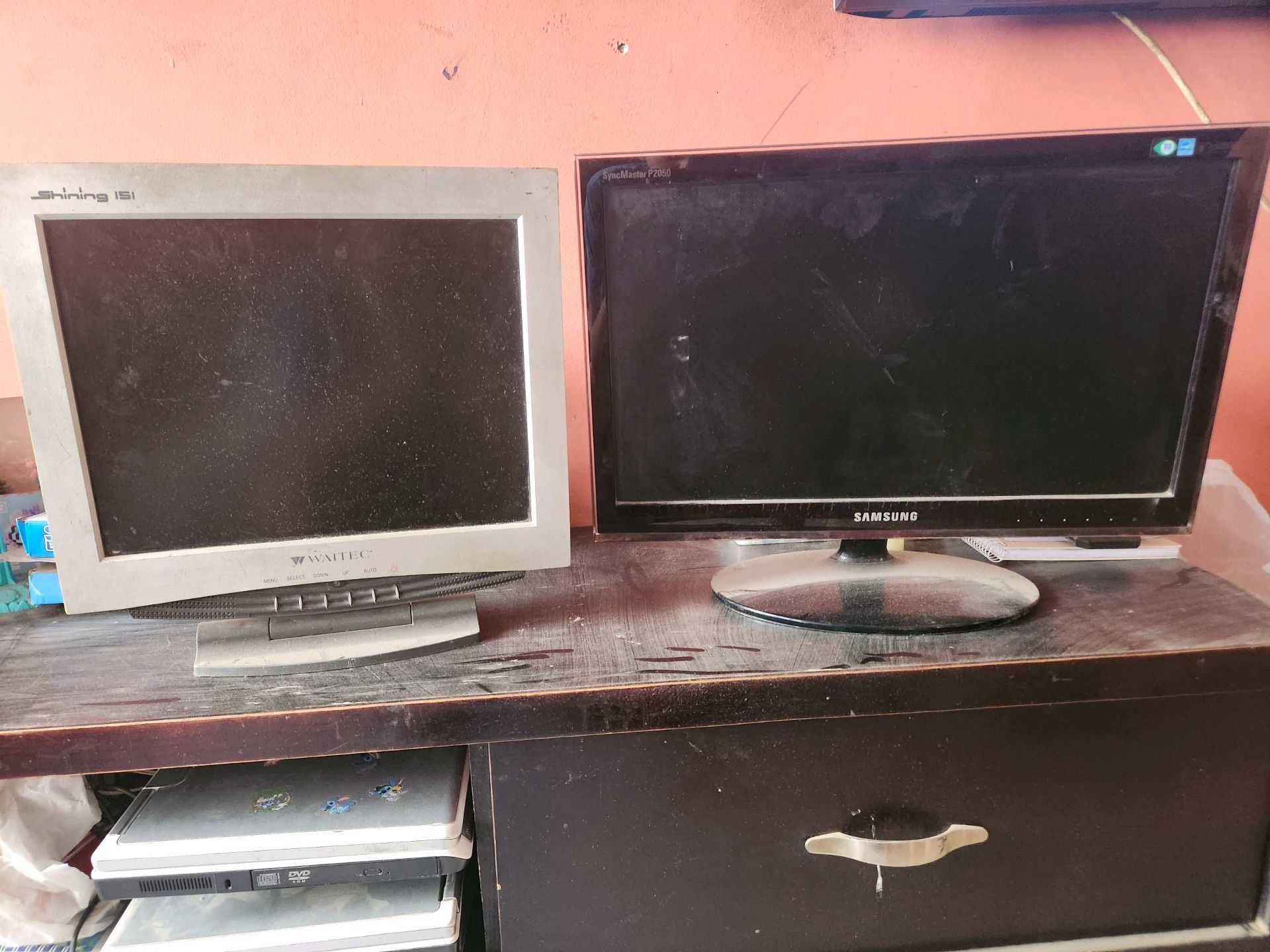 شاشتين PC