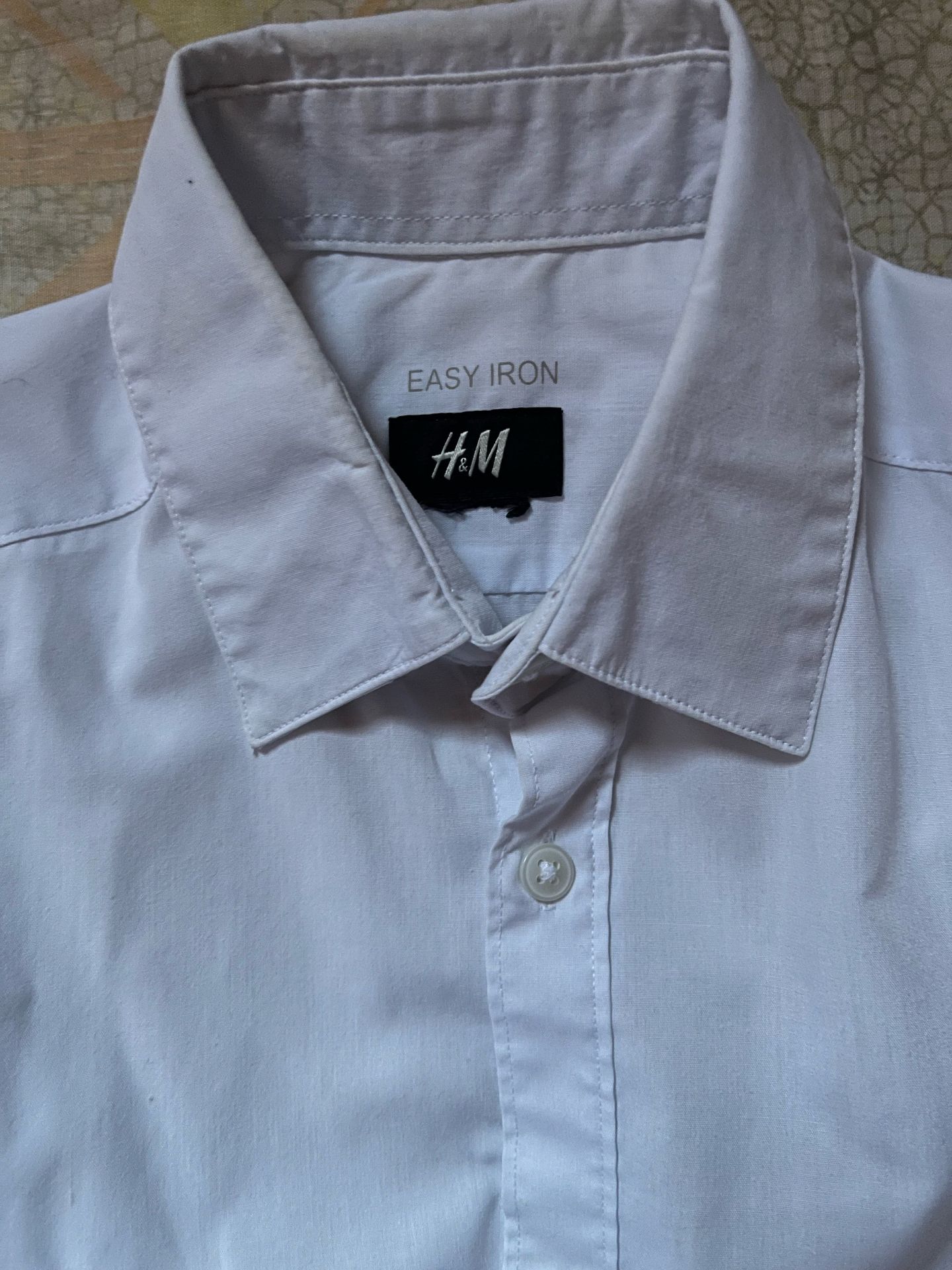 H&M قميص أبيض ولبني