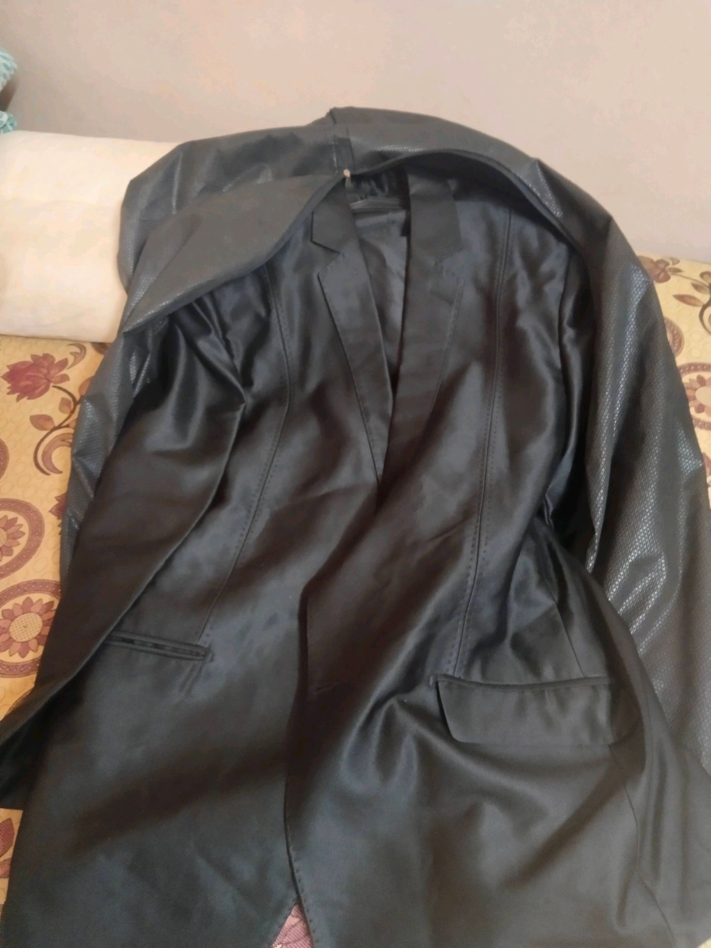 عدد ٢ بدله بالجراب حاله جيده
