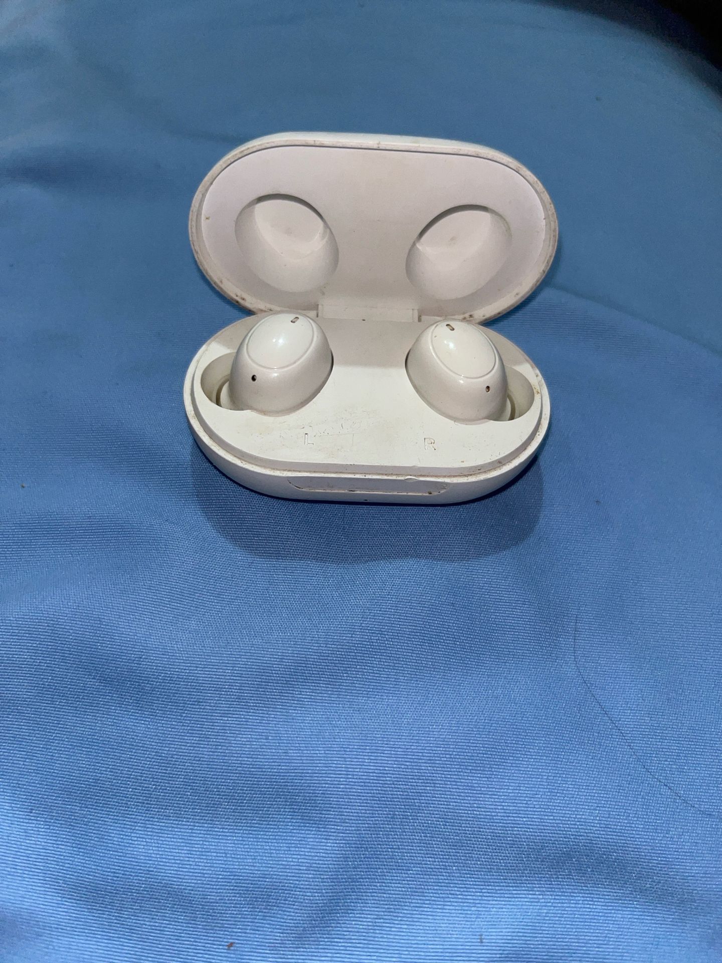 White oppo enco buds