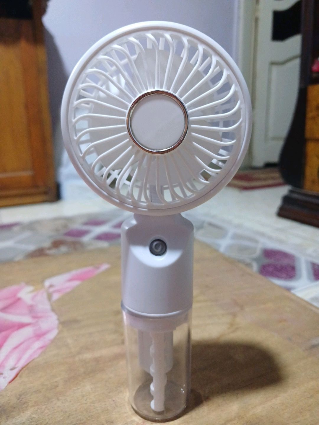 مروحة يدوية بخاخ ماء