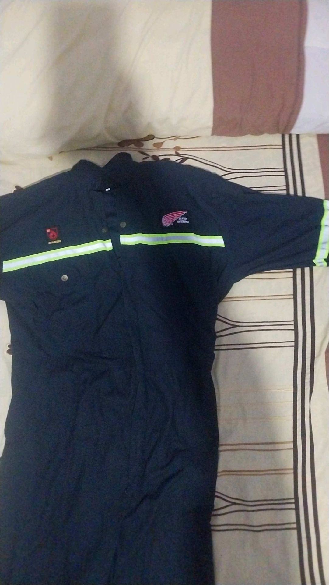 ورك شيرت رمادي عاكس