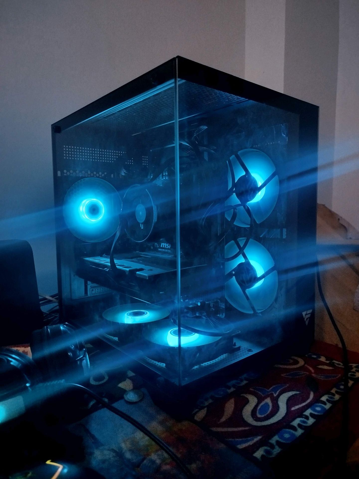 Gaming PC بـ RGB LED