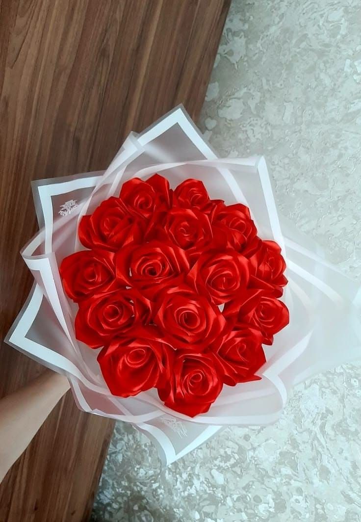 باقة ورود حمراء