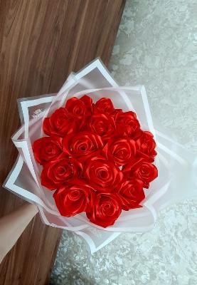 باقة ورود حمراء