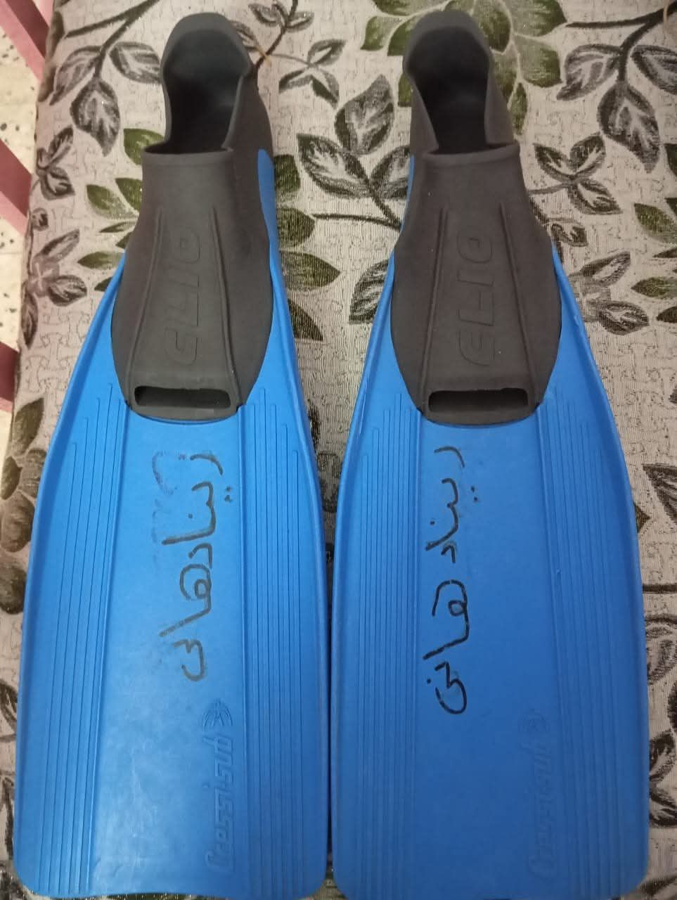 زعانف سباحة زرقاء