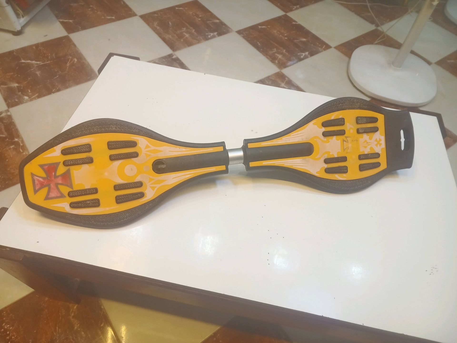 Waveboard Yellow & Black