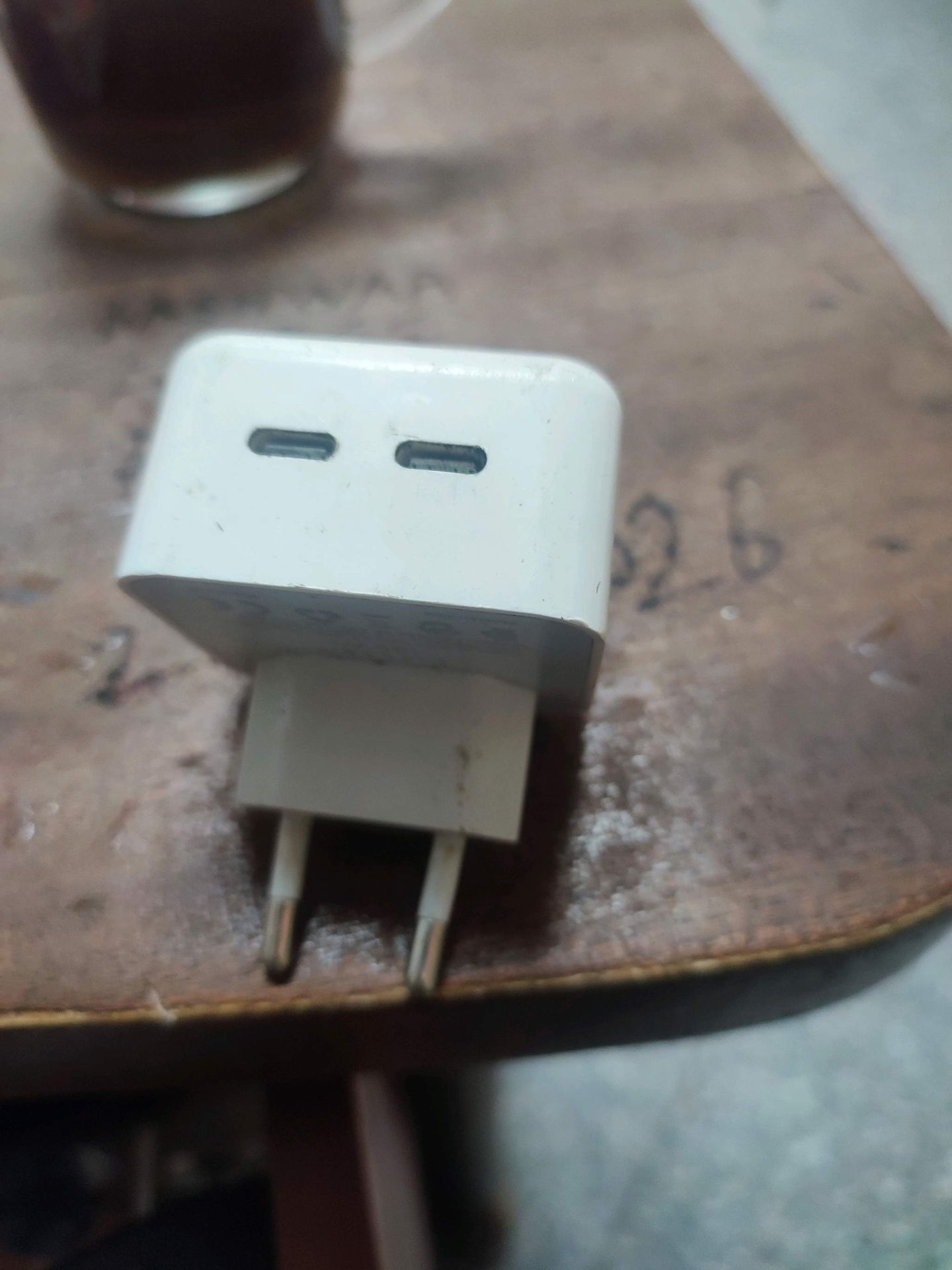 شاحن USB-C مزدوج 20W