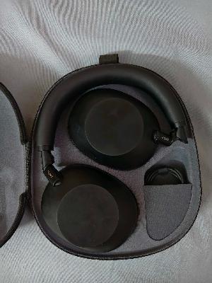Sony Black Headphones XM6