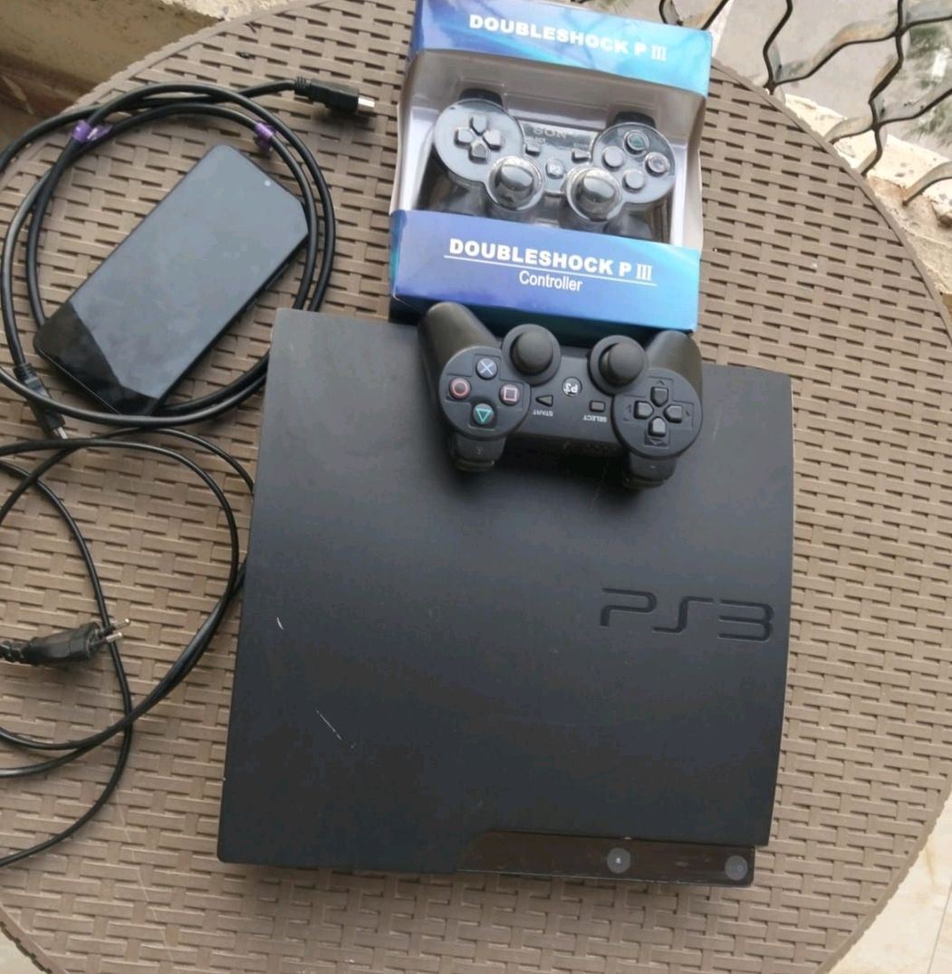 PlayStation 3 مع وحدات تحكم