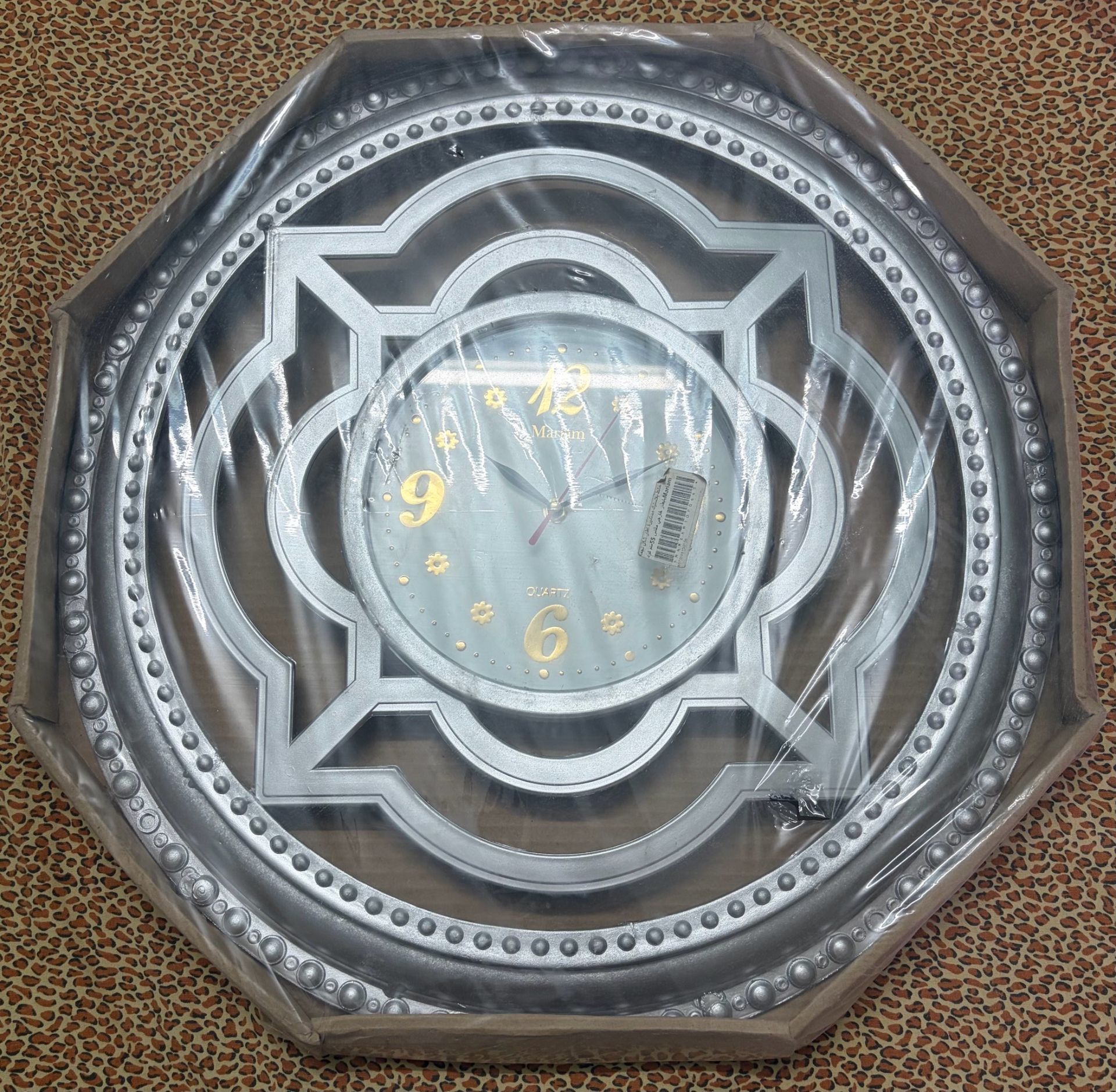 ساعة حائط