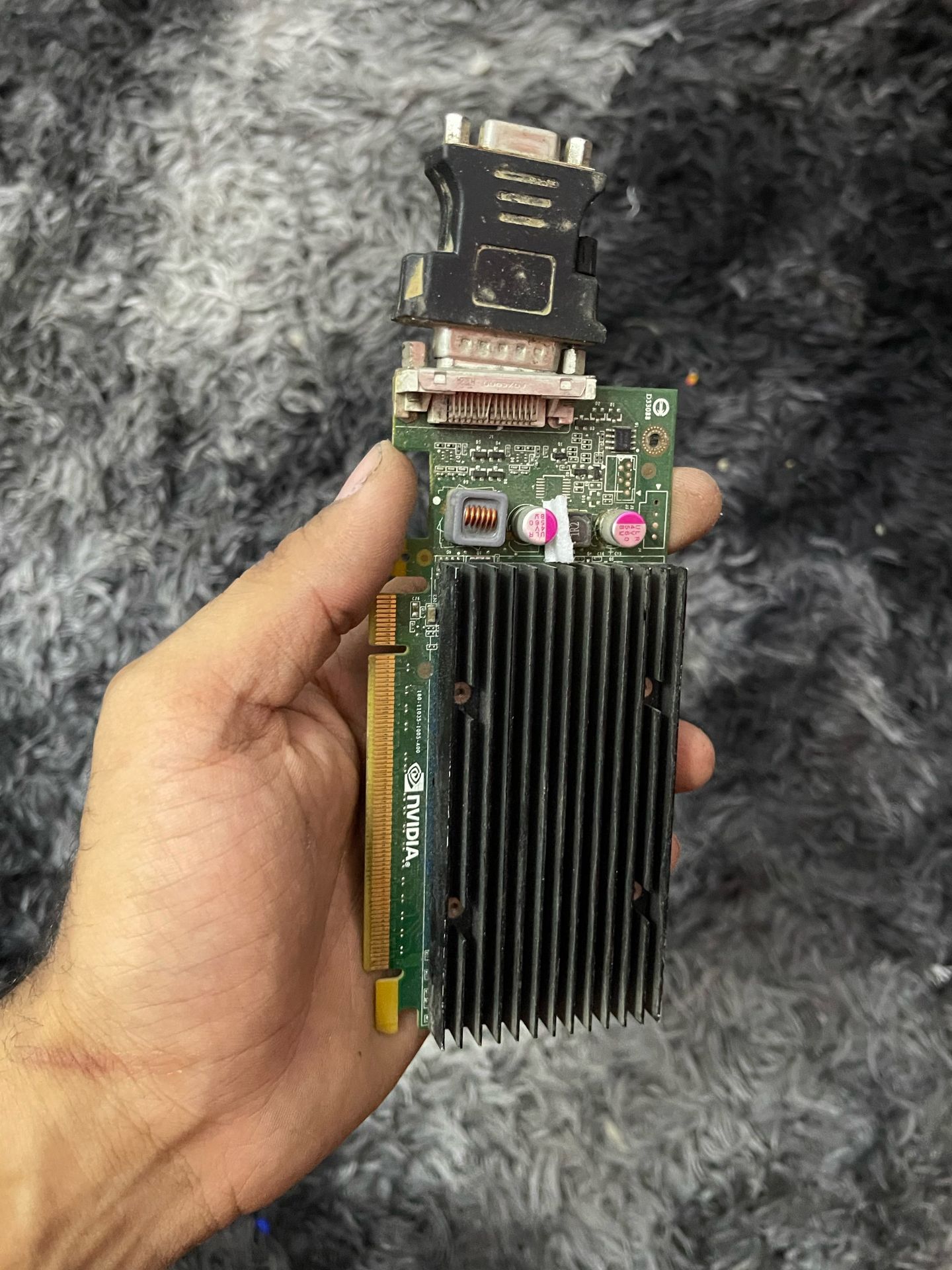 كرت شاشة NVIDIA قديم