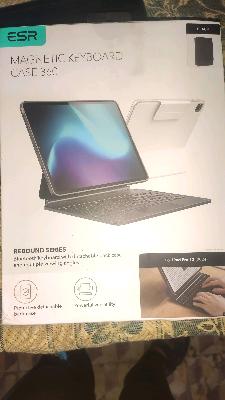ESR Magnetic Keyboard Case 360
