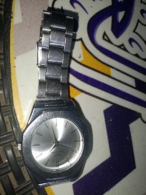 Metal band watch