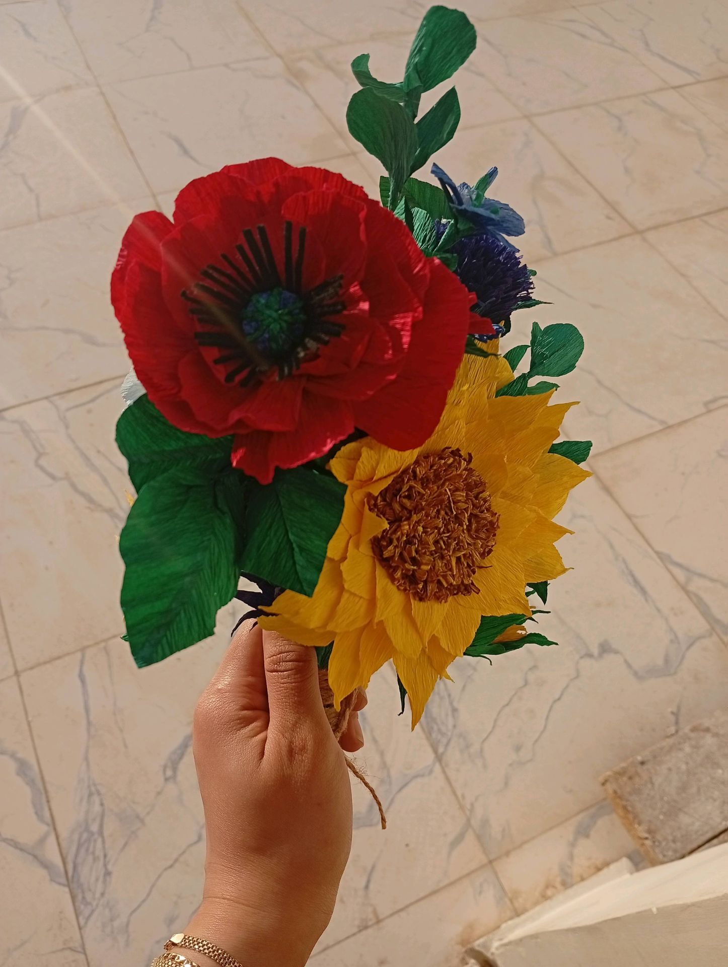 مجموعة زهور ورقية متعددة الألوان
