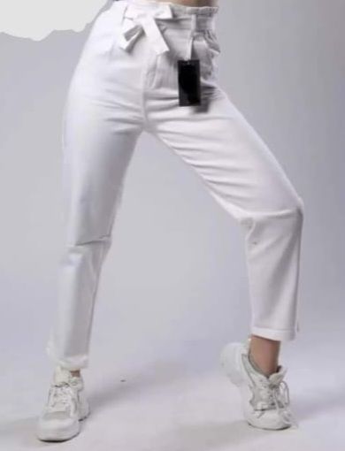 White High-Waist Jeans