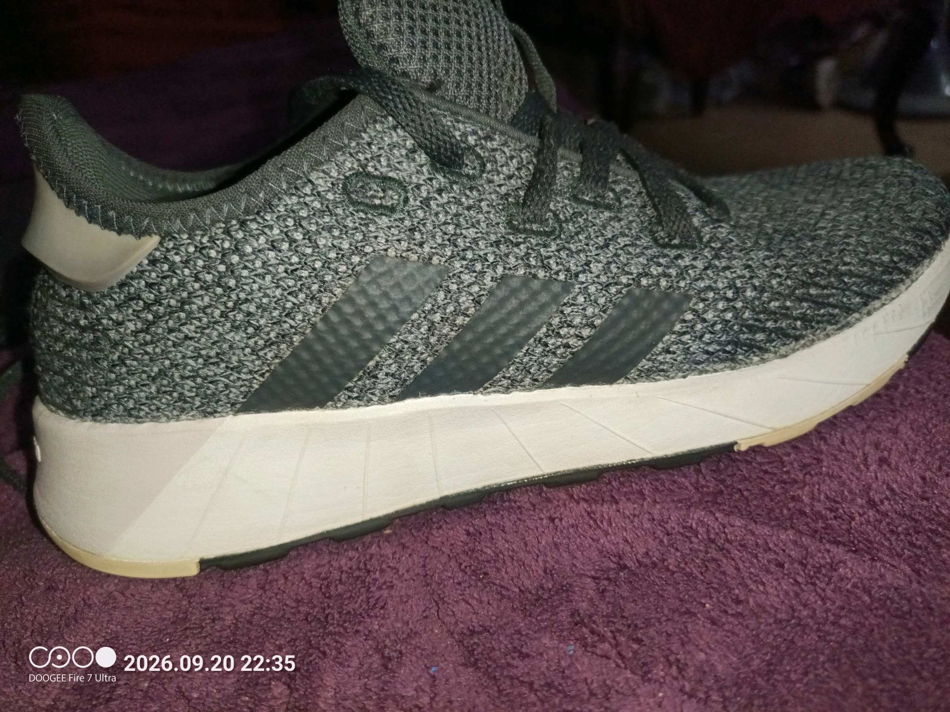 Adidas حذاء رياضي رمادي
