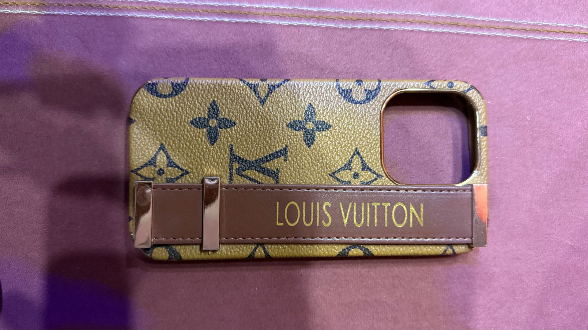 Louis VuittonPhone Case 14 pro