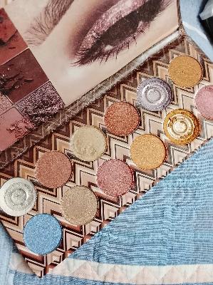 Huda Beauty Eyeshadow palette