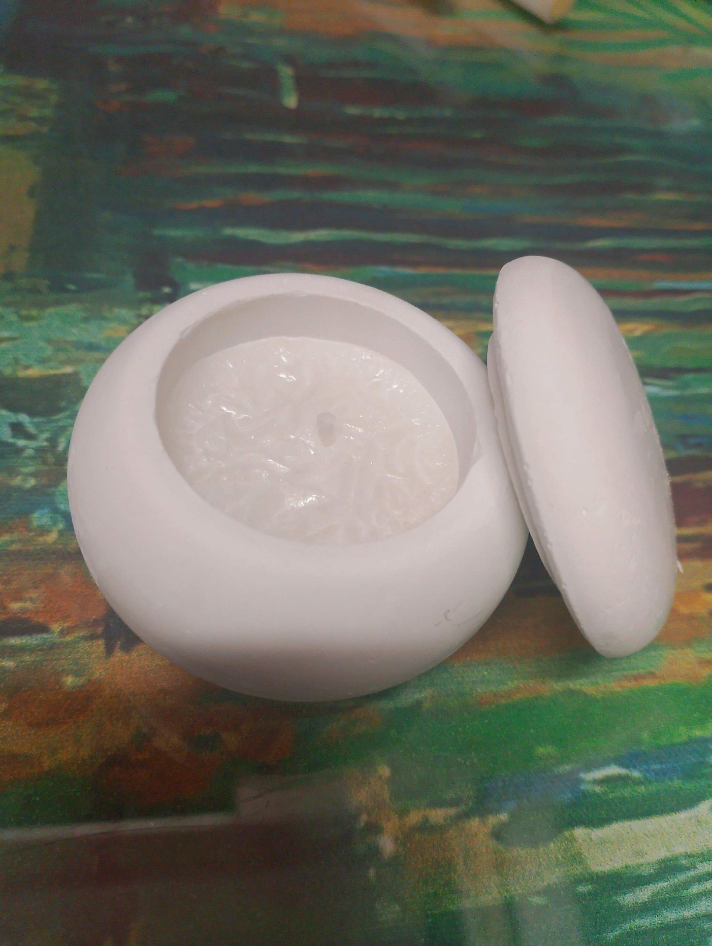 A distinctive candle