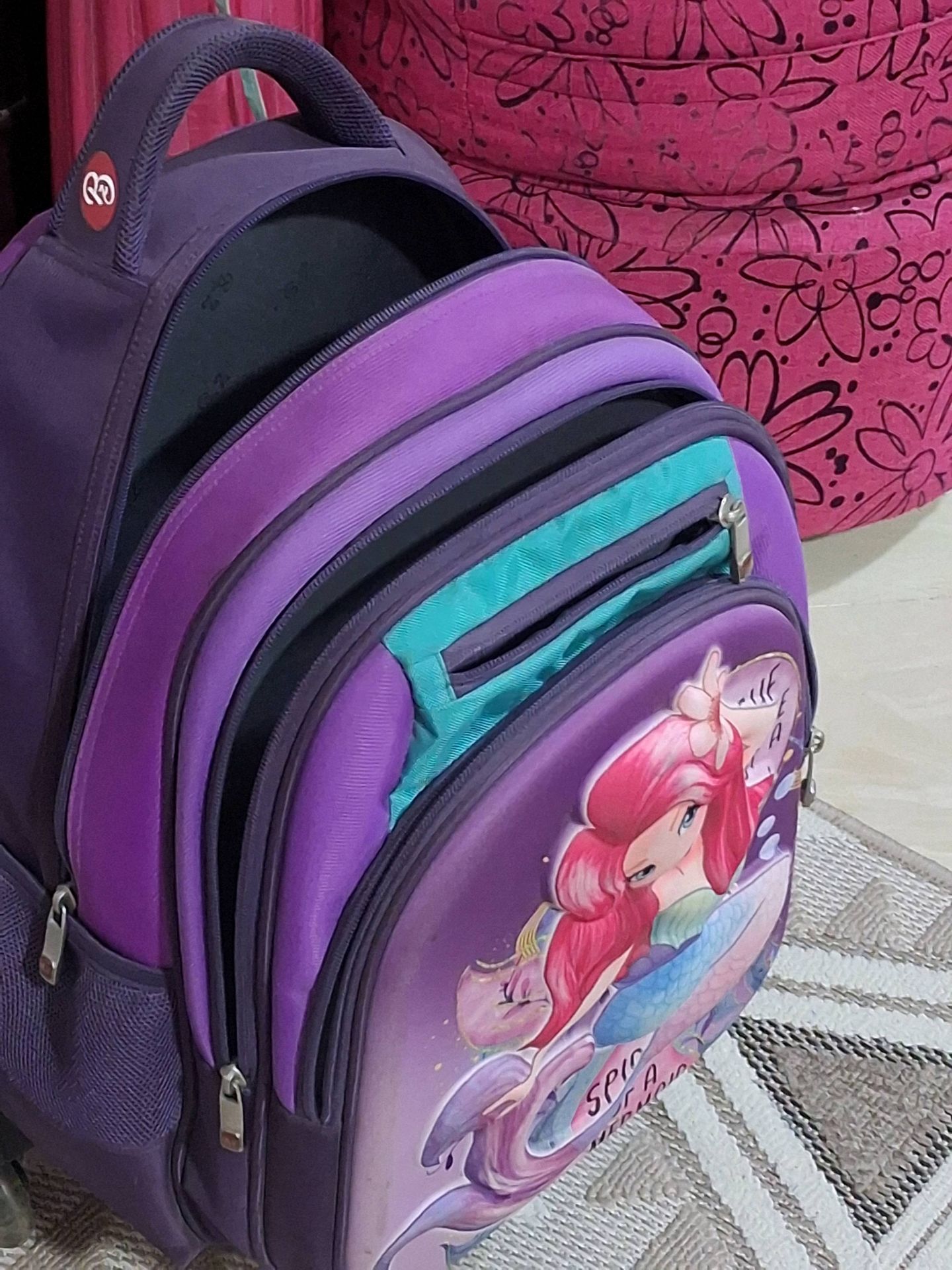 مجموعة حقائب مدرسية ملونة bz