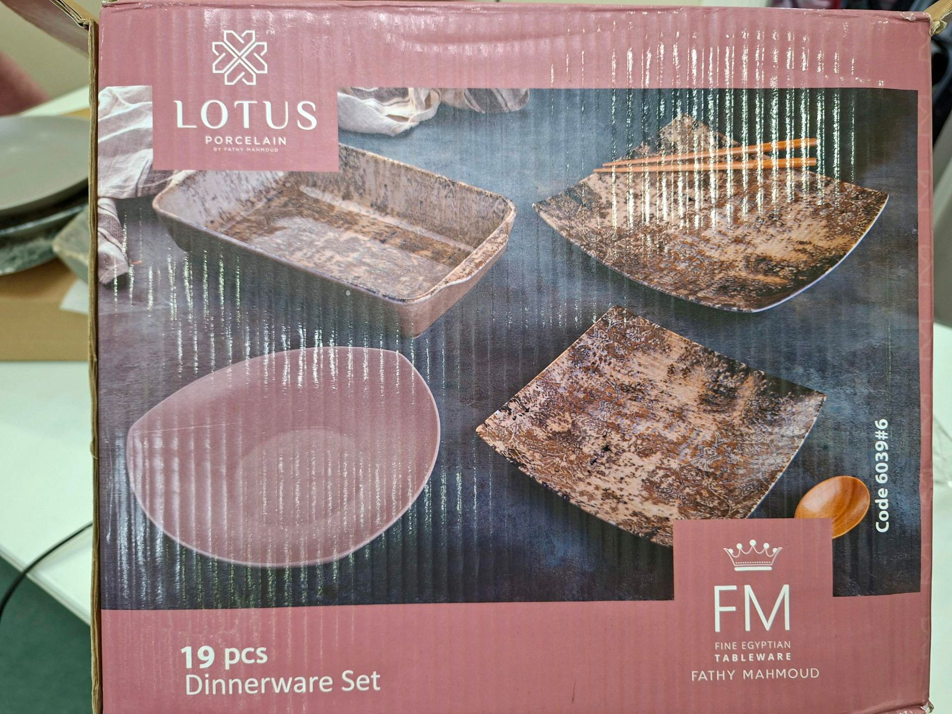 Lotus Porcelain 19pcs Dinnerware Set