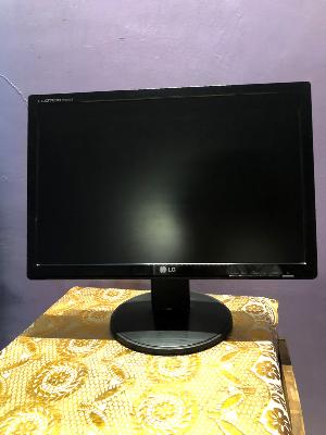 شاشه 19 بوصه lg