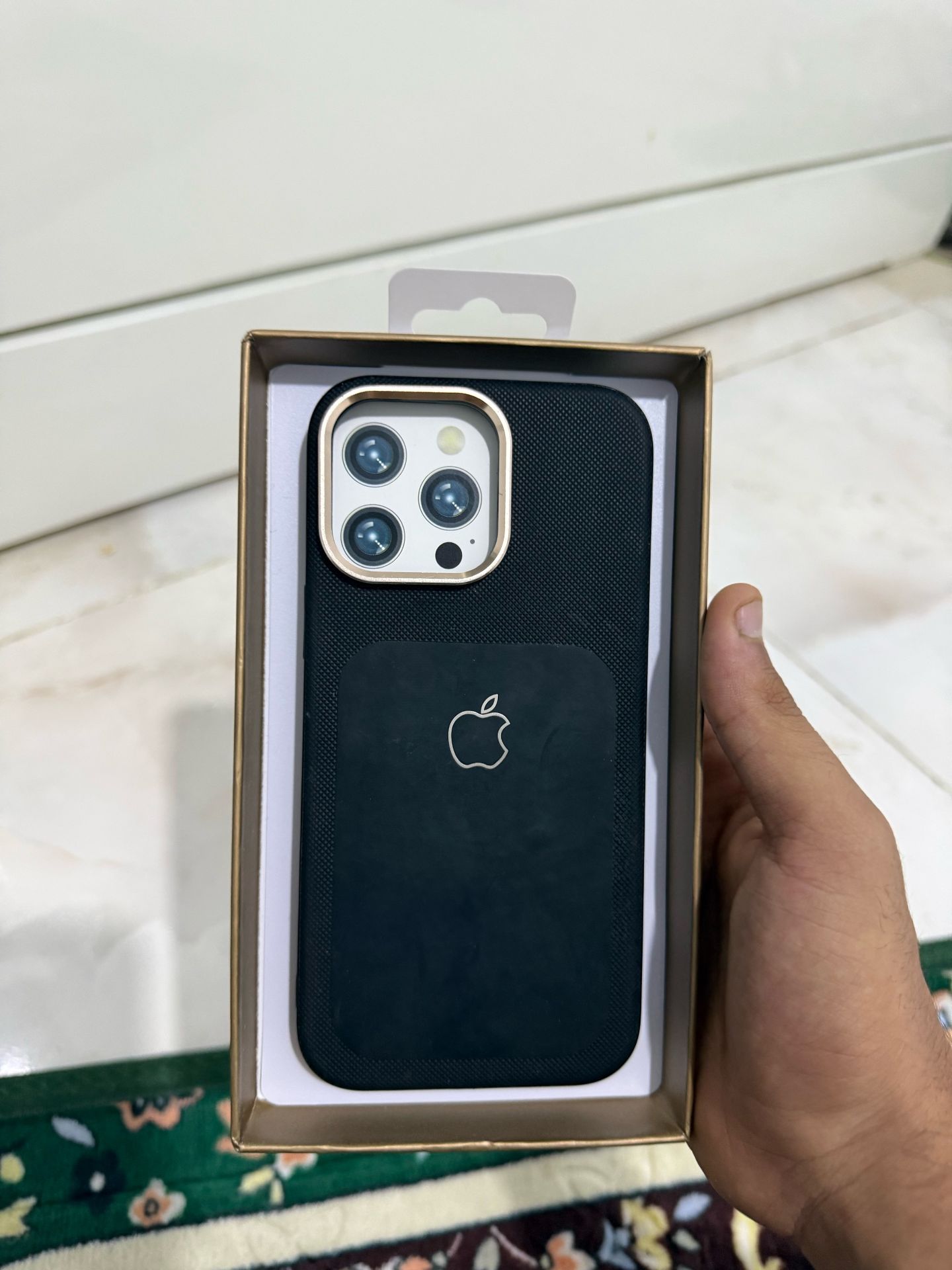 جرابات ١٦برو مكس