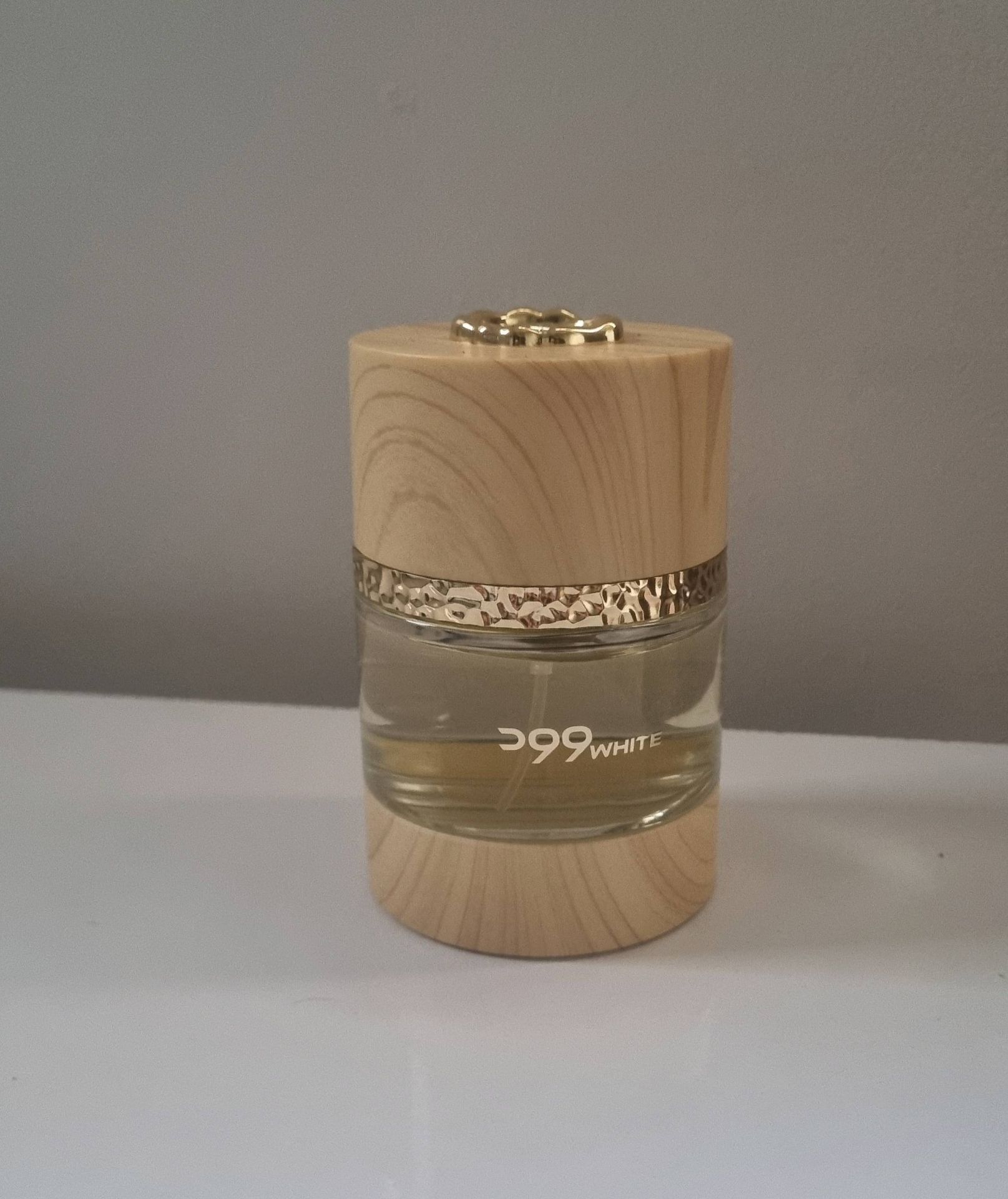 وود White عطر