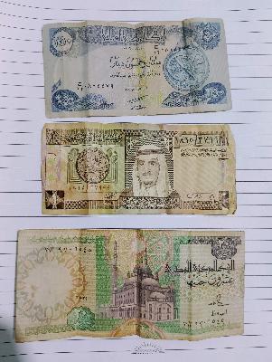 عملات ورقيه