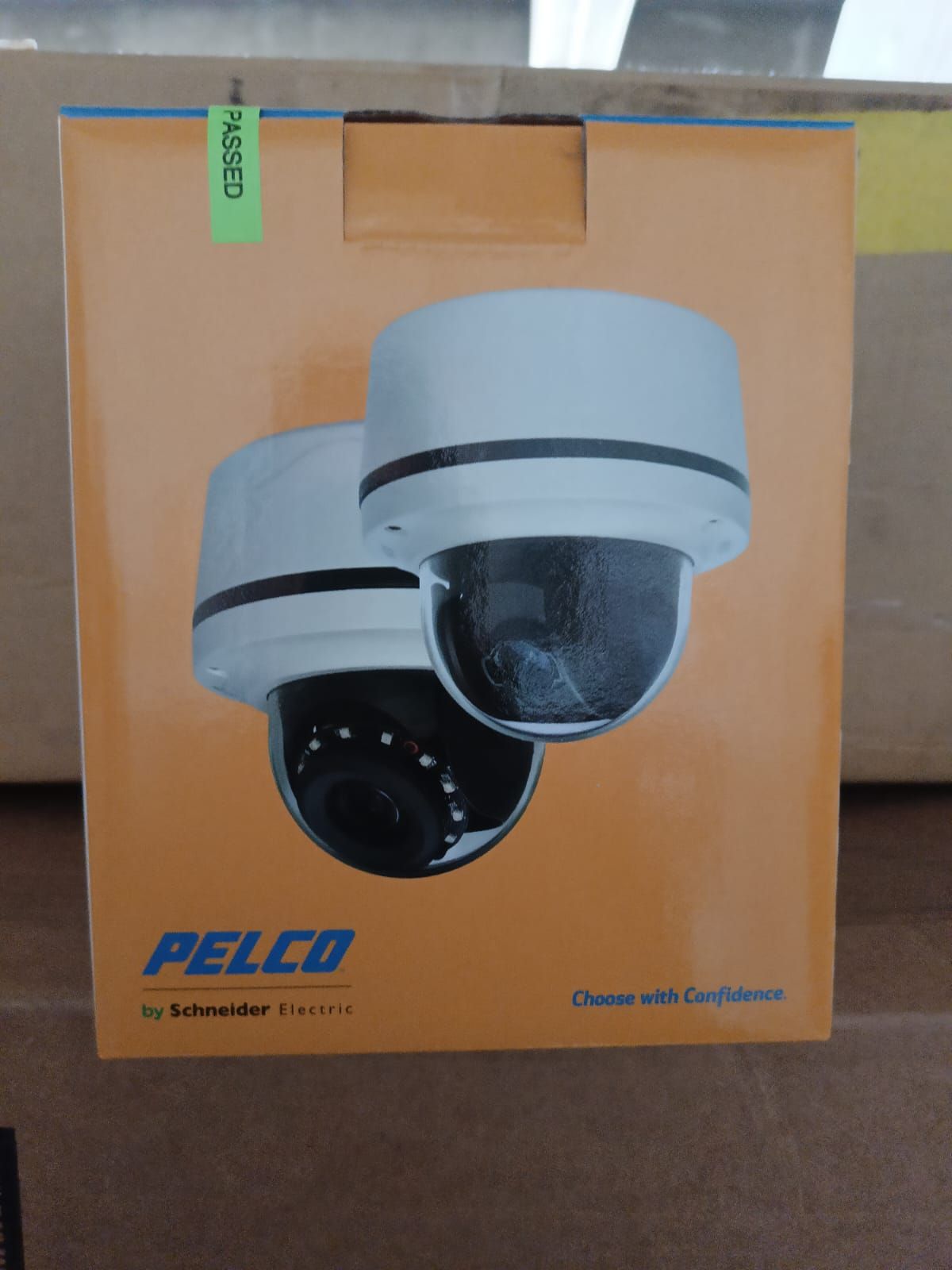 Pelco Sarix IMP121-1ES Mini Dome