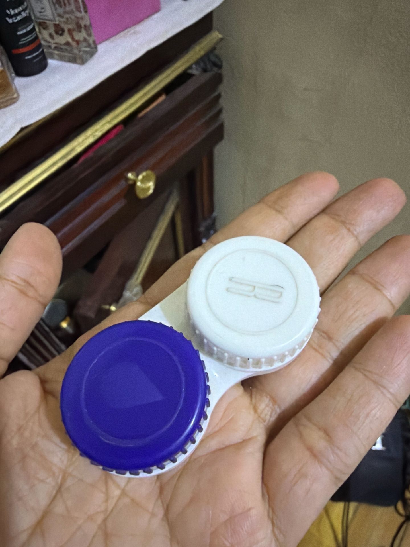 Contact lens case