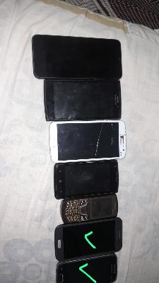 مجموعة هواتف ذكية قديمة
