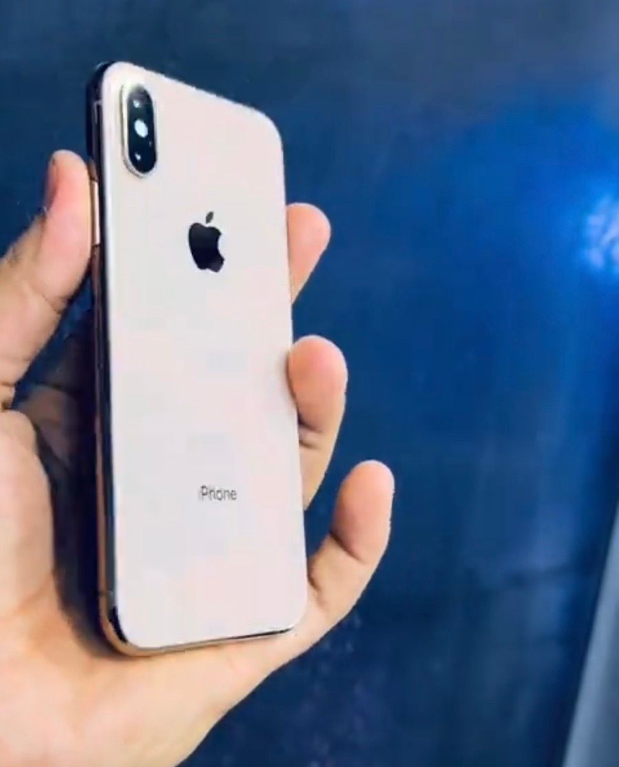 iPhone Xs gold