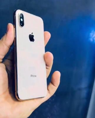 iPhone Xs gold