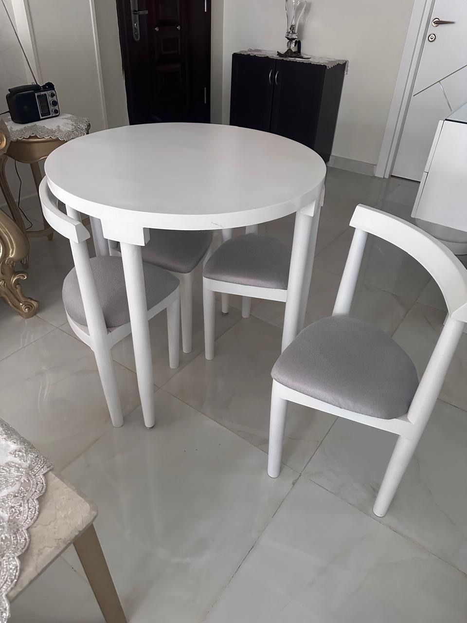 White round dining table set