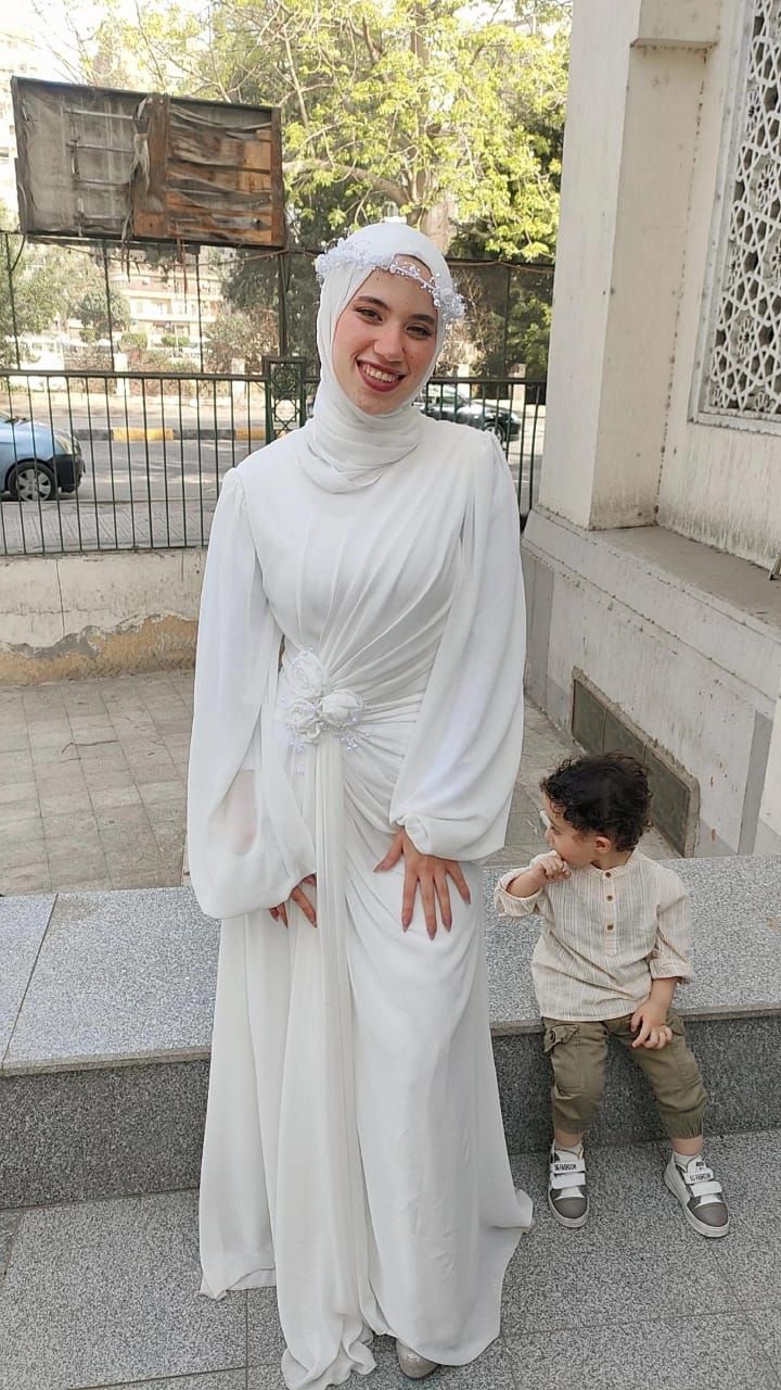 فستان أبيض